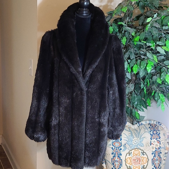 Georgio Parnucci Jackets & Blazers - Vintage Faux Fur Coat!!
